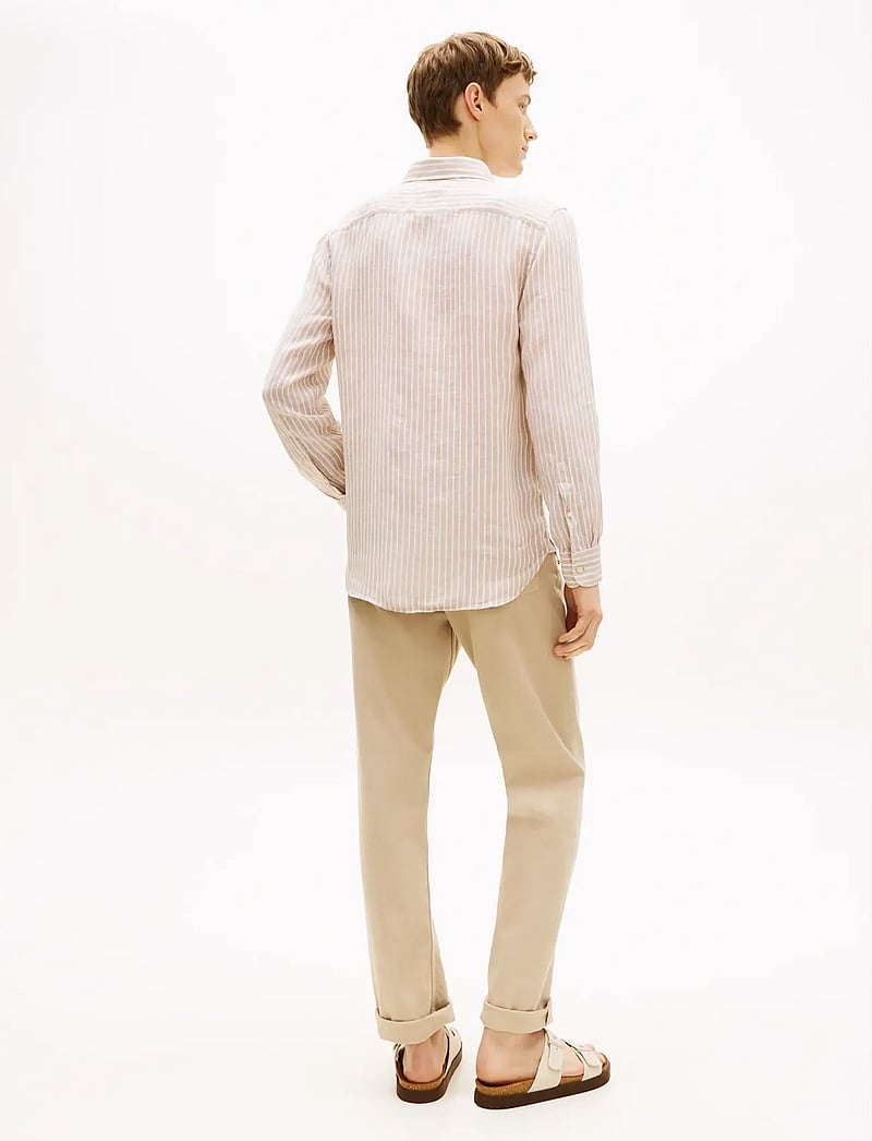Tommy Hilfiger - LINEN BENGAL STRIPE RF SHIRT - randiga skjortor - sandalwood stripe - 2