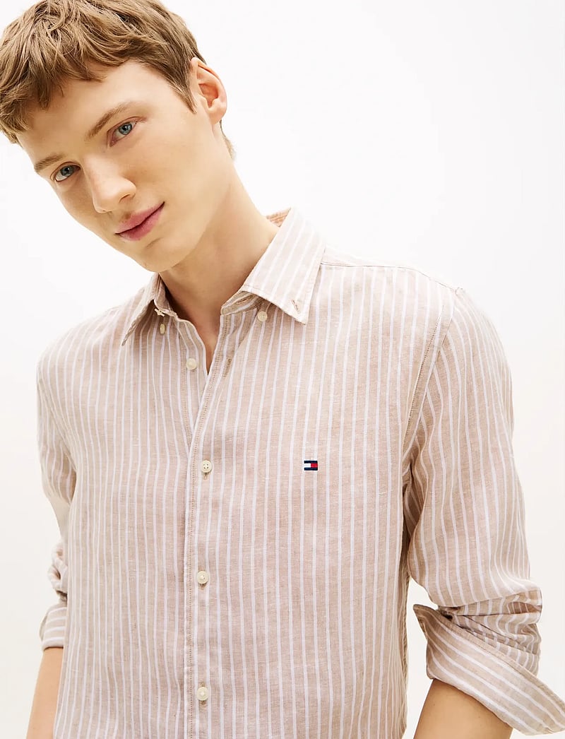 Tommy Hilfiger - LINEN BENGAL STRIPE RF SHIRT - randiga skjortor - sandalwood stripe - 4