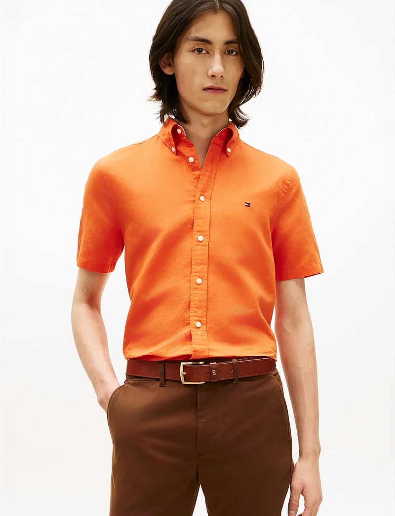 Tommy Hilfiger - LINEN BLEND SOLID SS RF SHT - kortærmede skjorter - brilliant orange - 0