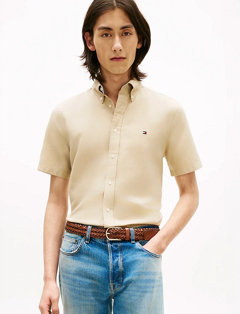 Tommy Hilfiger - LINEN BLEND SOLID SS RF SHT - lühikeste varrukatega särgid - sandalwood - 0