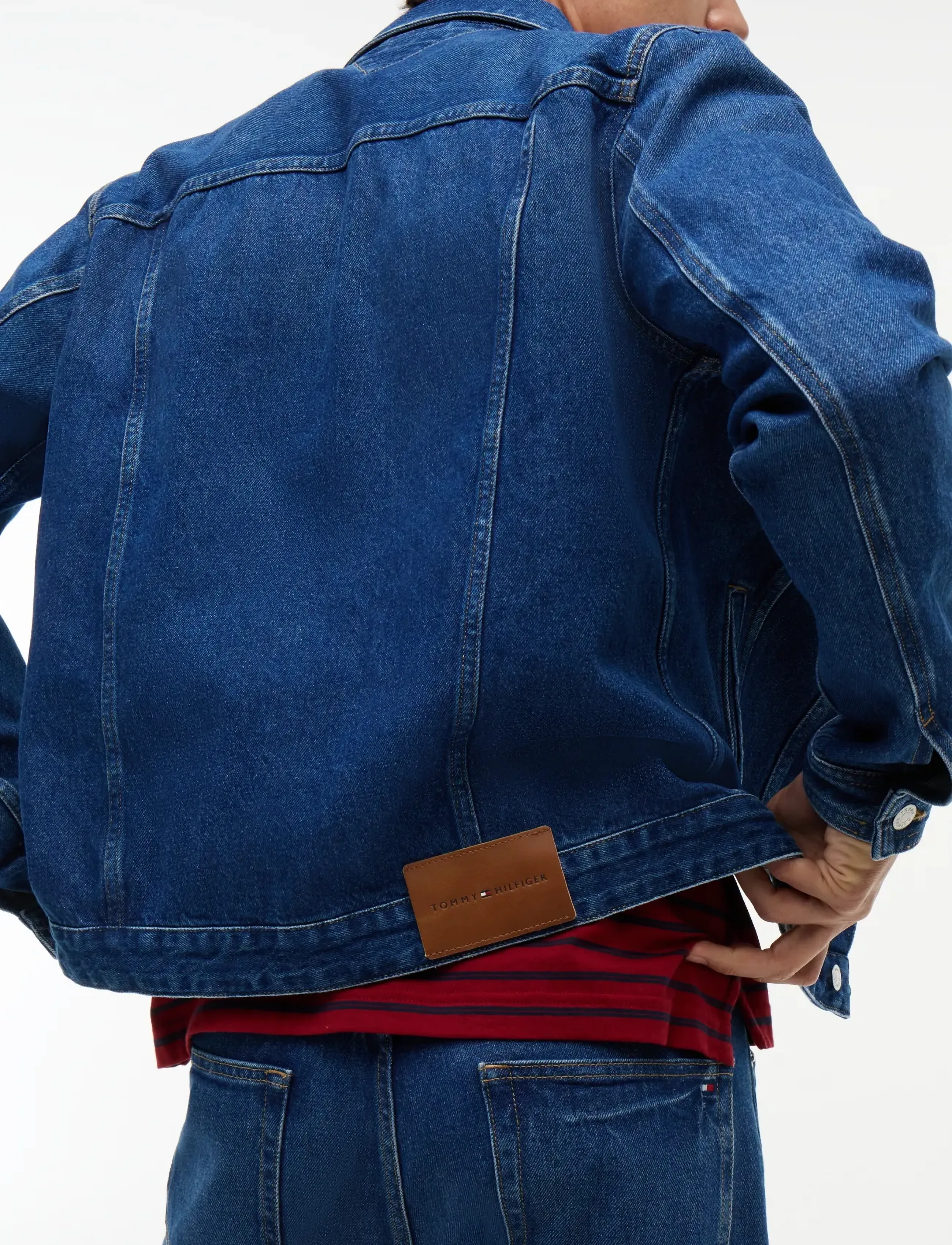TOMMY HILFIGER Truckerjacka i blå denim herr – bild 6