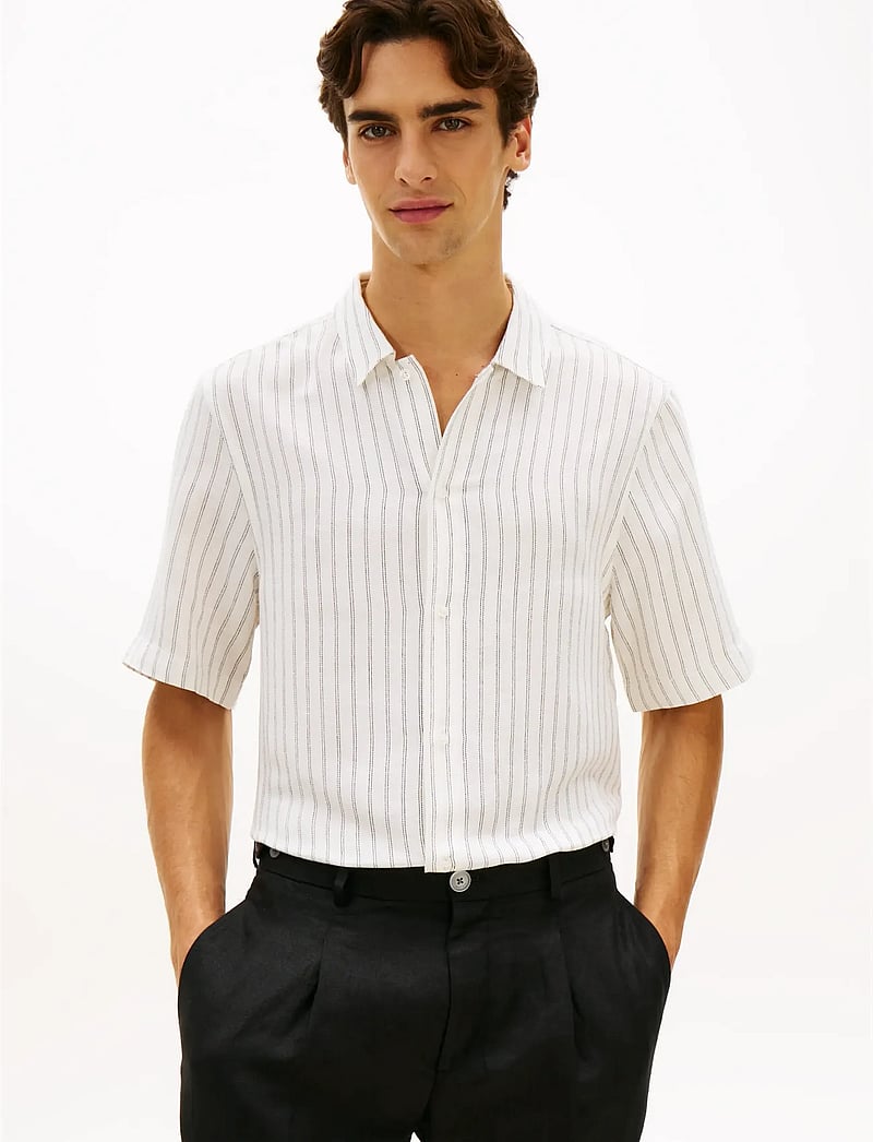 Tommy Hilfiger - DC ENGINEERED STRIPE SHIRT - stribede skjorter - white black - 0