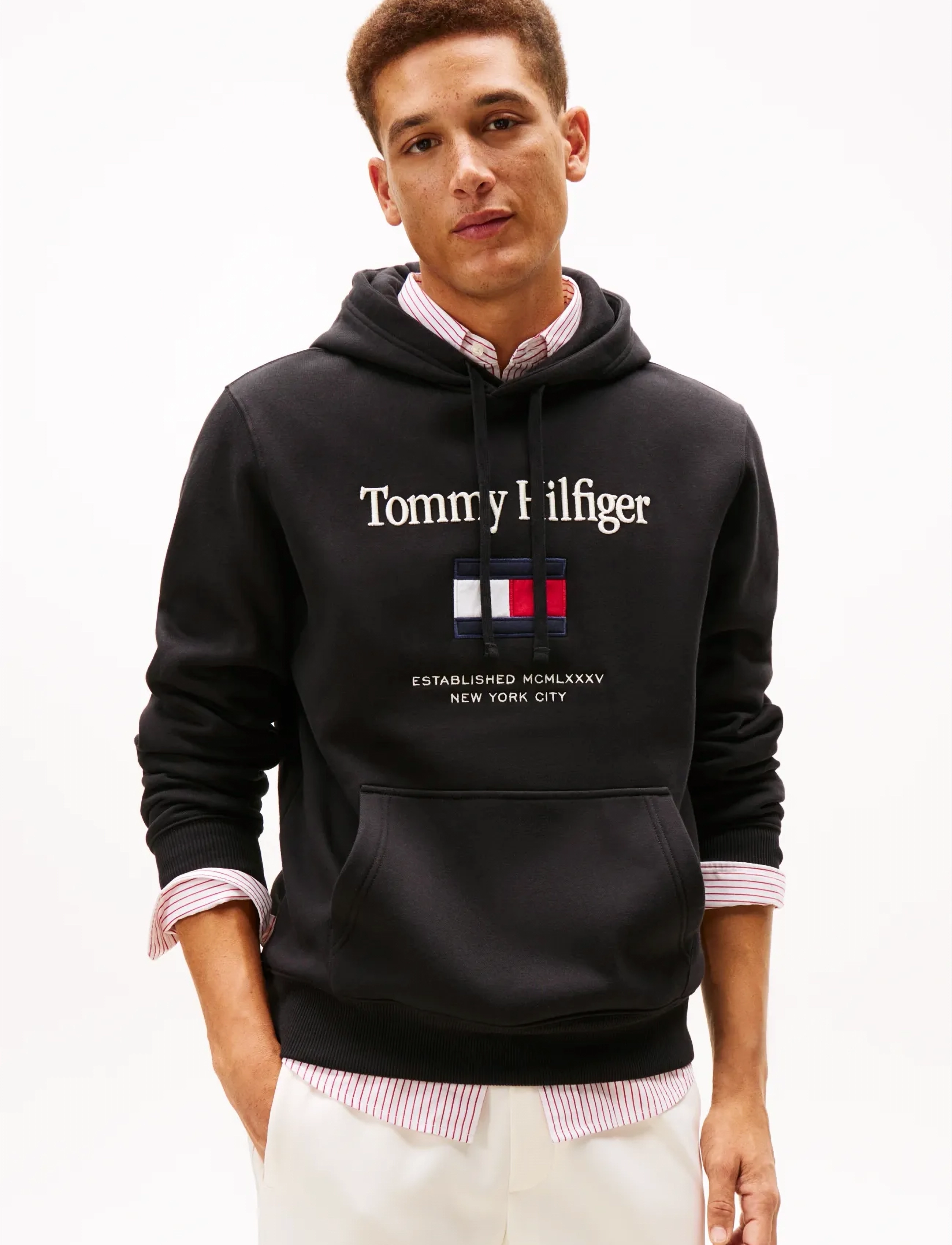Tommy Hilfiger TOMMY EMBRO FLAG HOODIE - Säsongens färger - BLACK / black