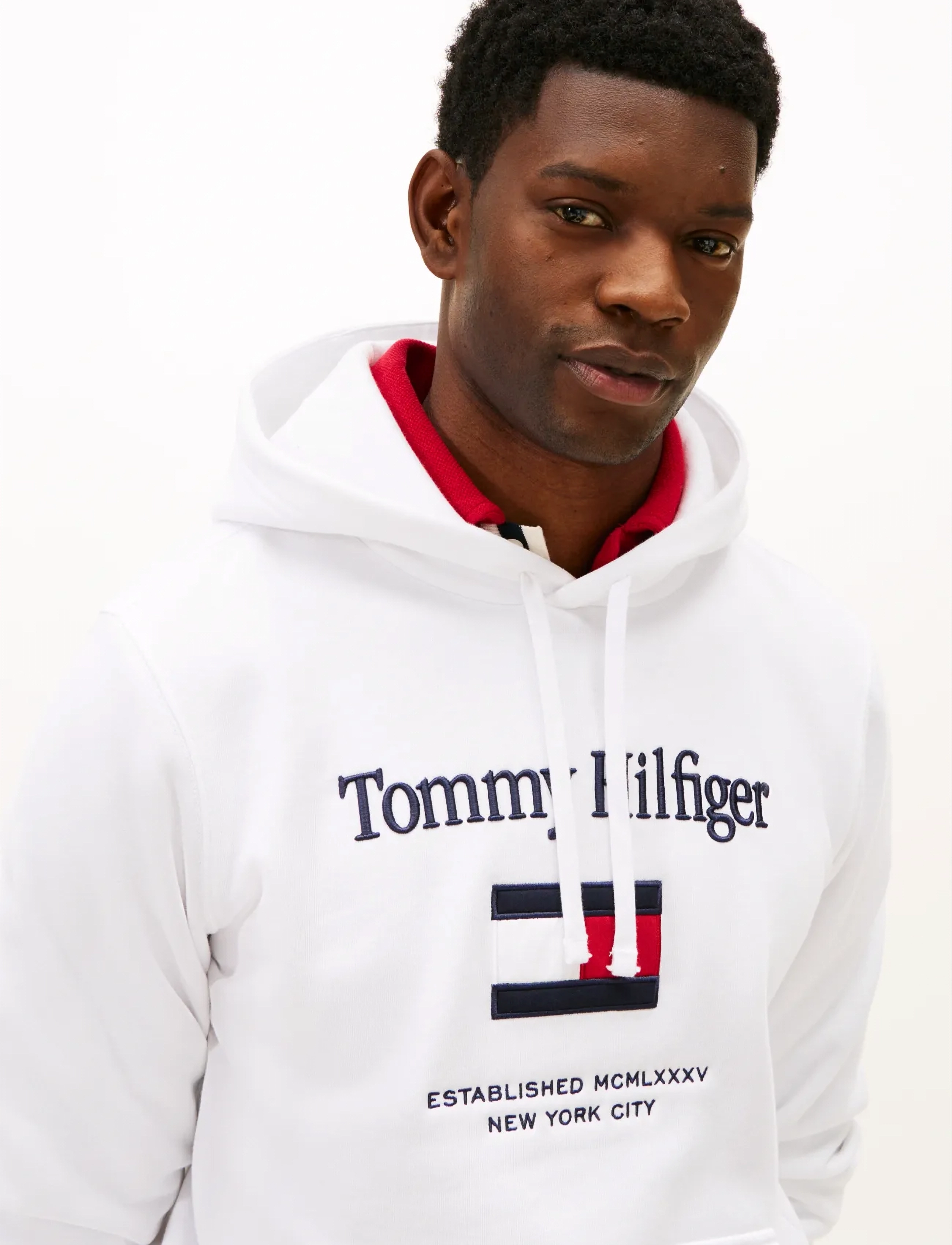 Tommy Hilfiger - HILFIGER EMBRO FLAG HOODIE - hættetrøjer - white - 4
