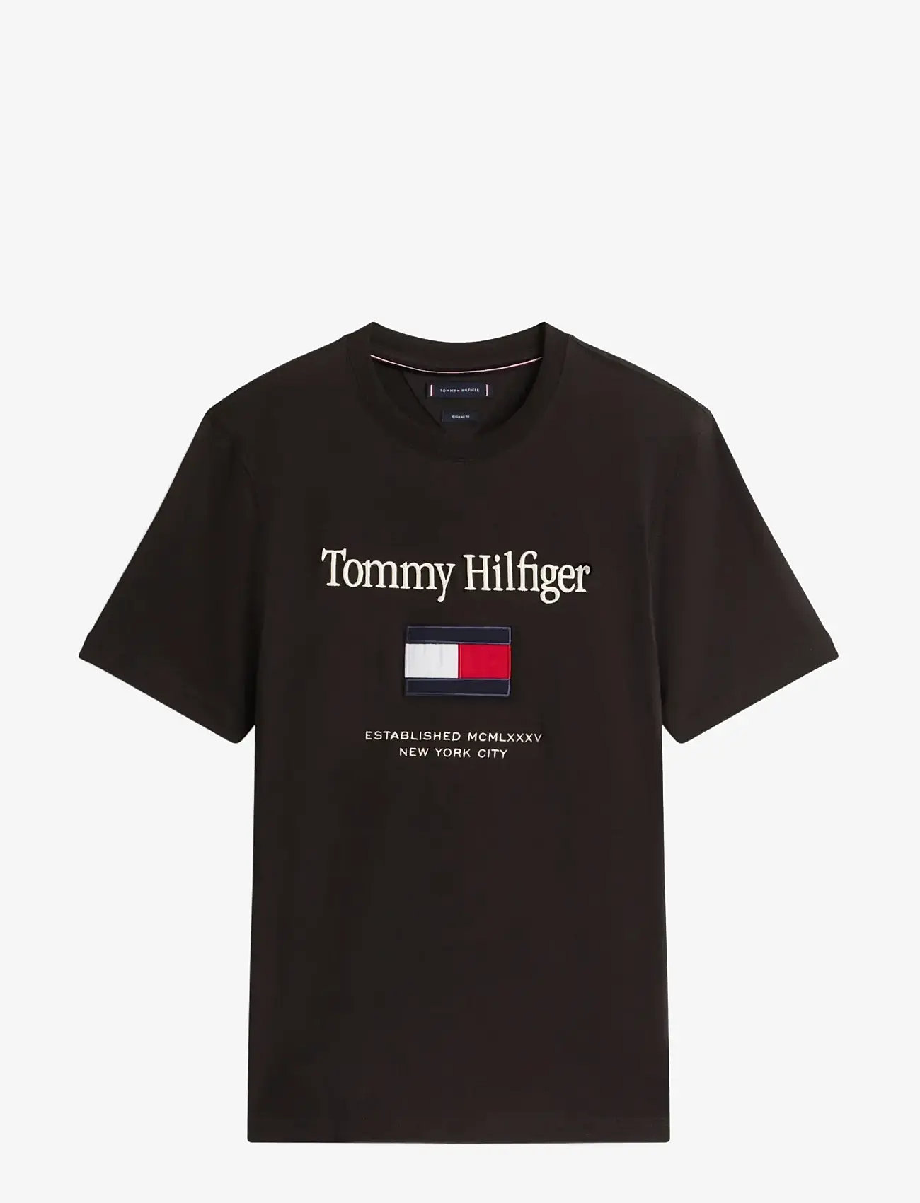 Tommy Hilfiger - TOMMY EMBRO FLAG TEE - kortærmede t-shirts - black - 1