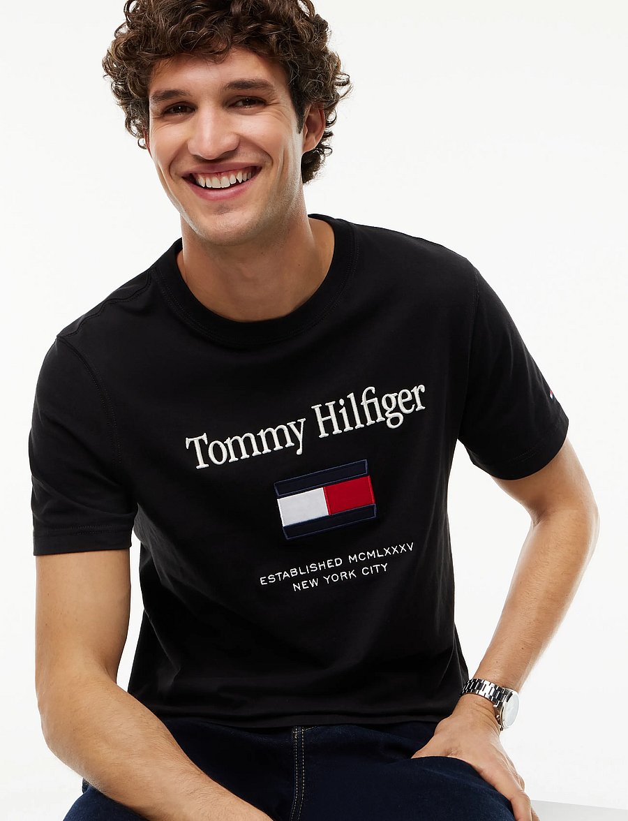 Tommy Hilfiger - HILFIGER EMBRO FLAG T-SHIRT - kortärmade t-shirts - black - 3