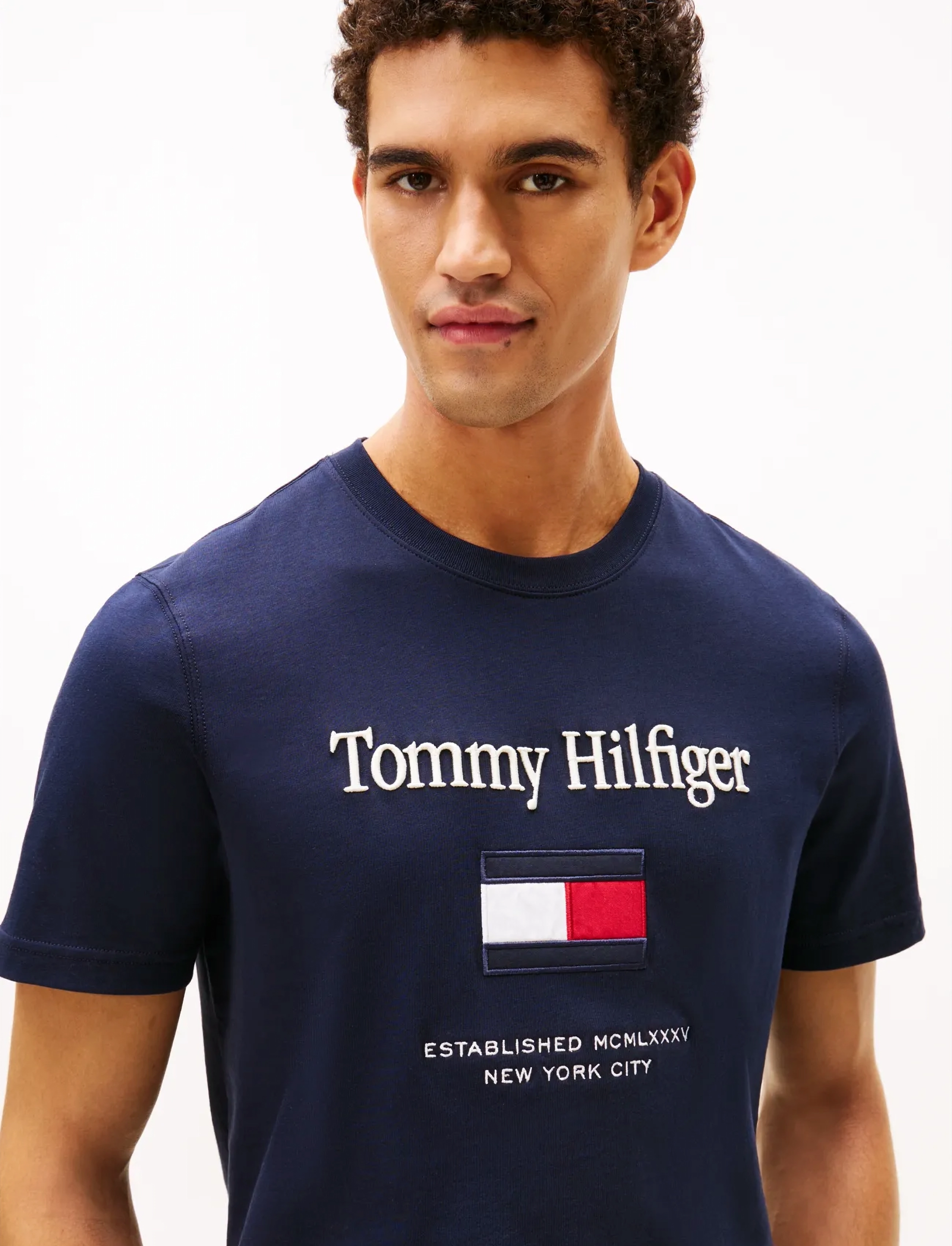 Tommy Hilfiger - HILFIGER EMBRO FLAG T-SHIRT - kurzärmelig - navy blue - 4
