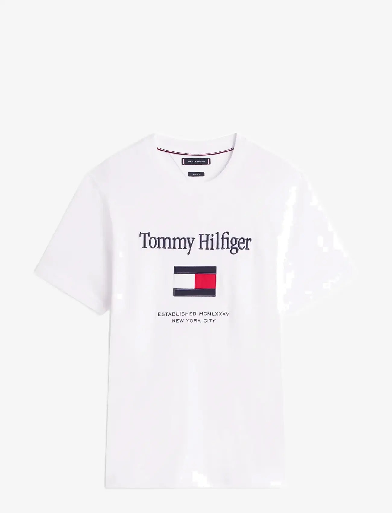 Tommy Hilfiger - TOMMY EMBRO FLAG TEE - kortärmade t-shirts - white - 1