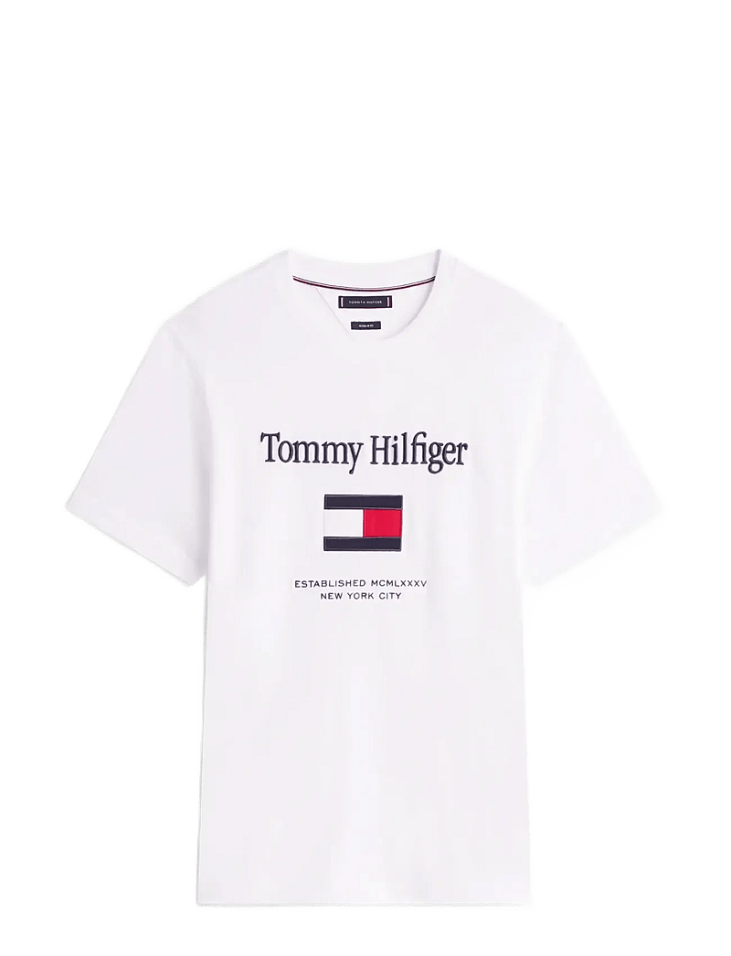 Tommy Hilfiger - TOMMY EMBRO FLAG TEE - kortärmade t-shirts - white - 1