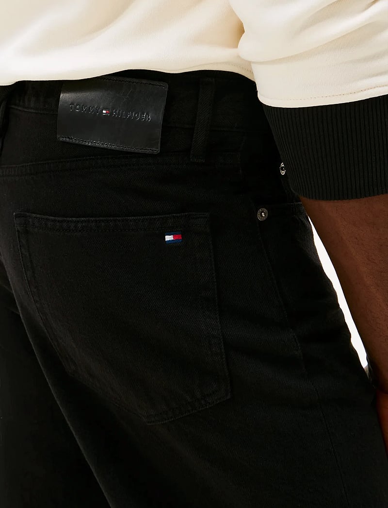 Tommy Hilfiger - REGULAR STRAIGHT DOVER RGD GMD - Įprasto kirpimo džinsai - black - 4