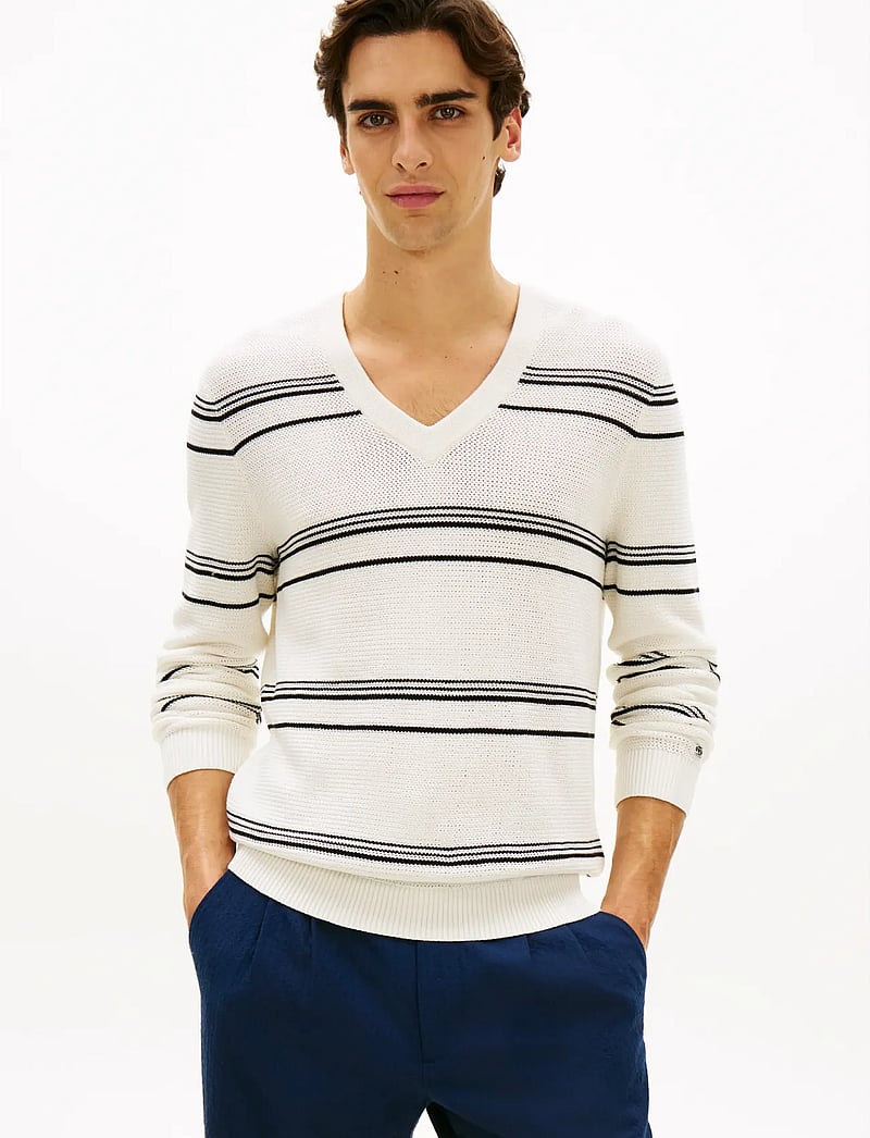 Tommy Hilfiger - DC STRIPED V-NECK - v-necks - ivory black - 0