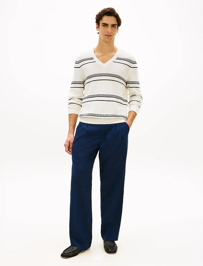 Tommy Hilfiger - DC STRIPED V-NECK - v-necks - ivory black - 3