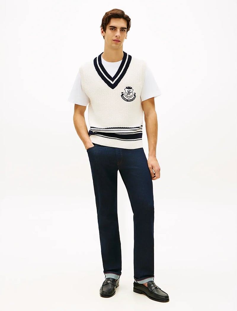 Tommy Hilfiger - ATHLEISURE V NECK VEST - gestrickte westen - ivory petal - 3