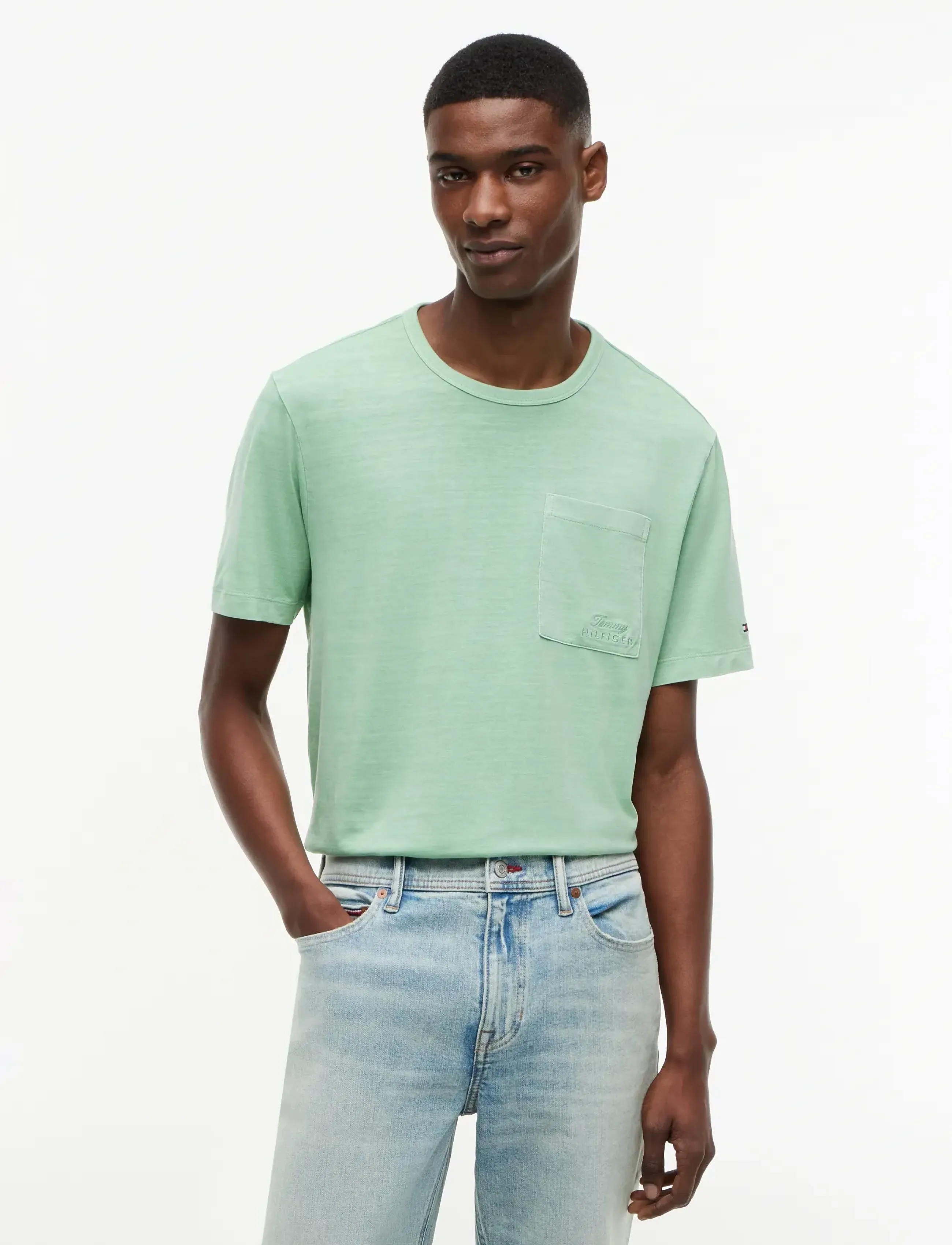 Tommy Hilfiger GARMENT DYE POCKET REGULAR TEE - Tommy Hilfiger - CUT GRASS / green