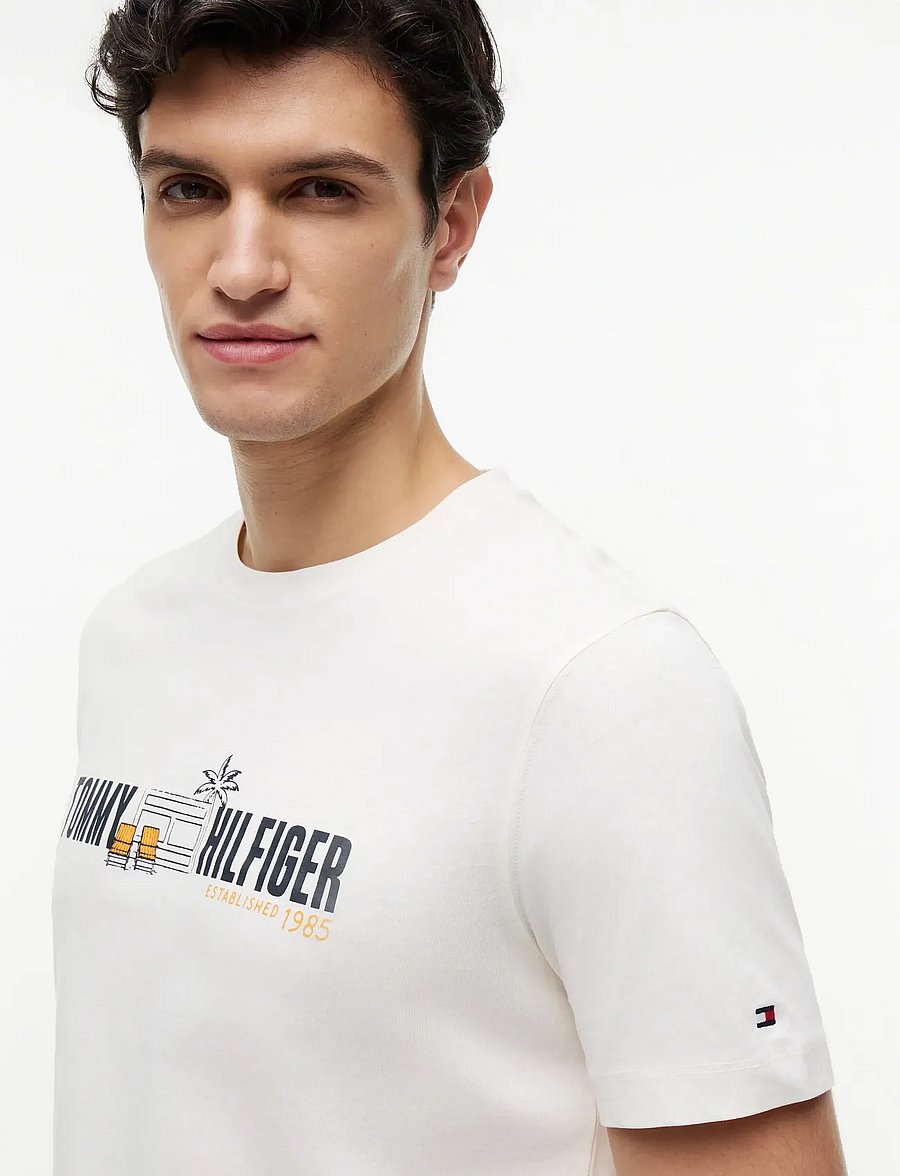 Tommy Hilfiger - SUMMER CHEST GRAPHIC REGULAR TEE - kurzärmelig - ivory petal - 3