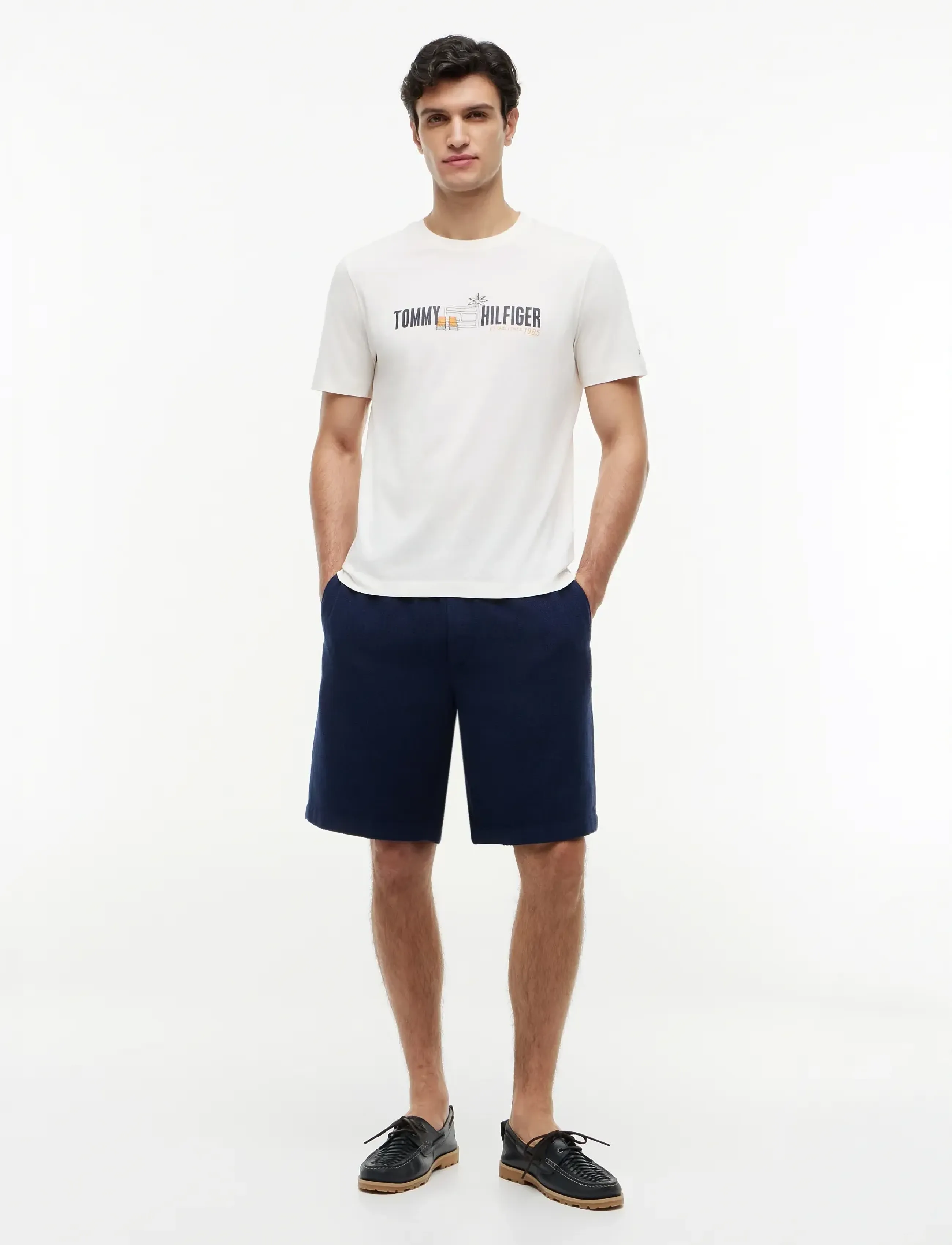 Tommy Hilfiger - SUMMER CHEST GRAPHIC REGULAR TEE - kurzärmelig - ivory petal - 4
