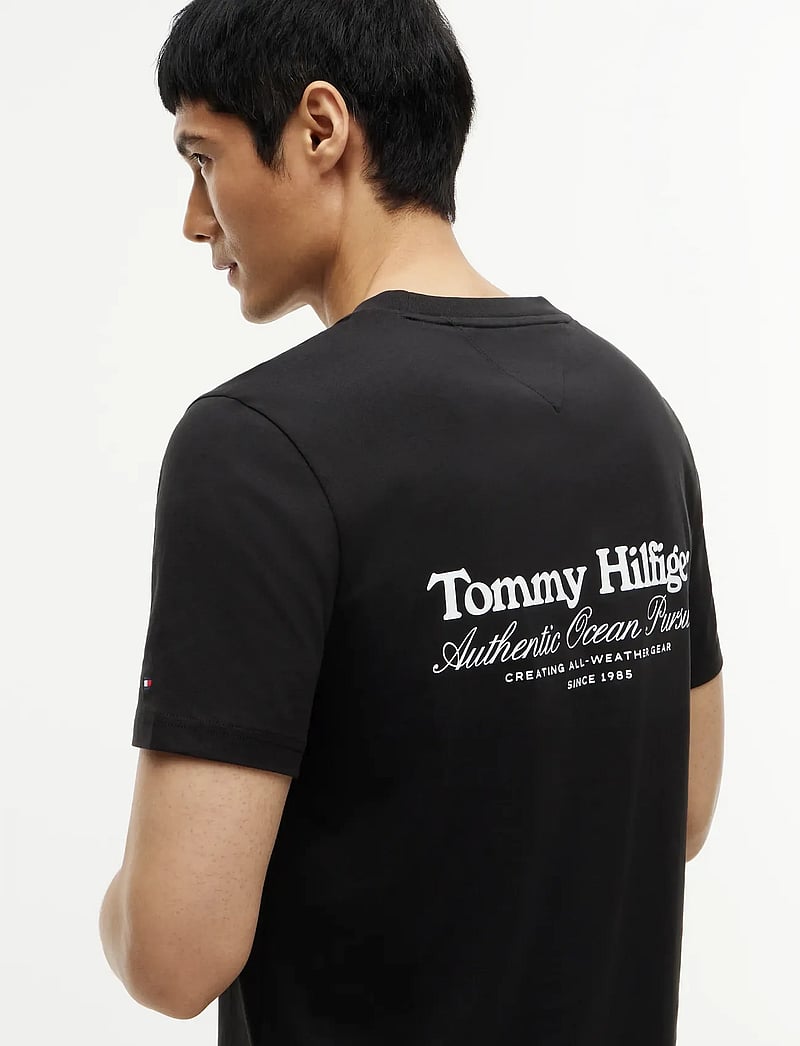 Tommy Hilfiger - NAUTICAL BACK GRAPHIC REG TEE - kortærmede t-shirts - black - 3