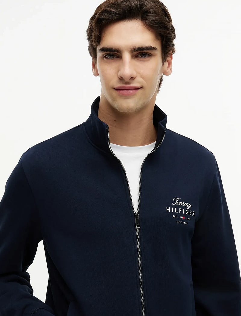 Tommy Hilfiger - SCRIPT STACK FZ STAND COLLAR - shop efter anledning - desert sky - 3