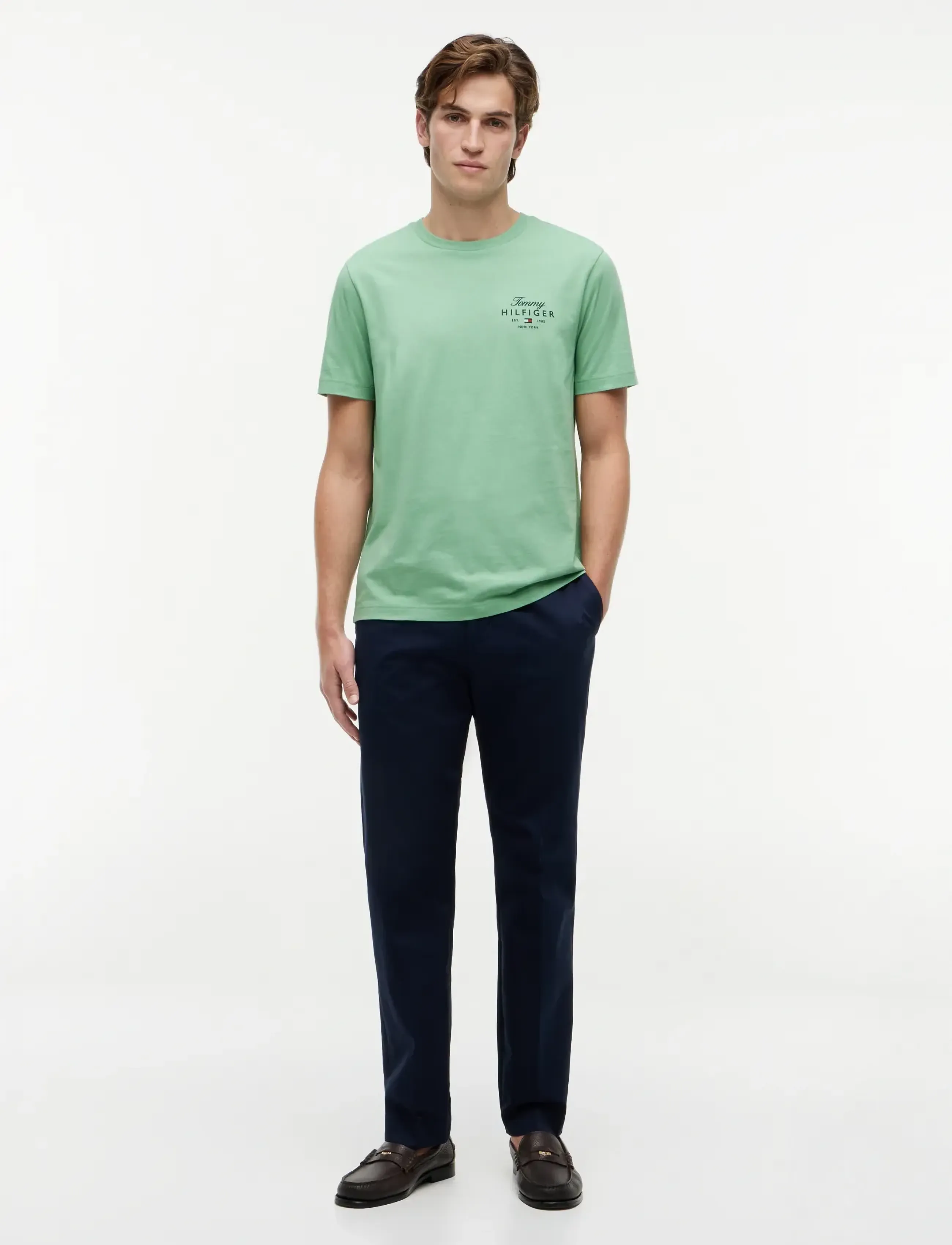 Tommy Hilfiger - SCRIPT STACK REGULAR TEE - short-sleeved t-shirts - cut grass - 4