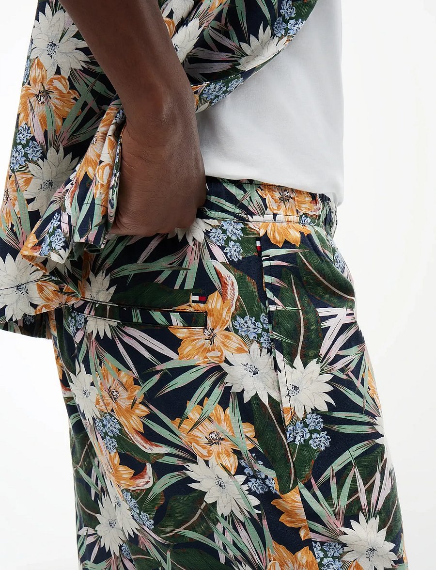 Tommy Hilfiger - DOVER 8" CO LYOCELL FLORAL 2/3 - casual shorts - carbon navy allover - 4