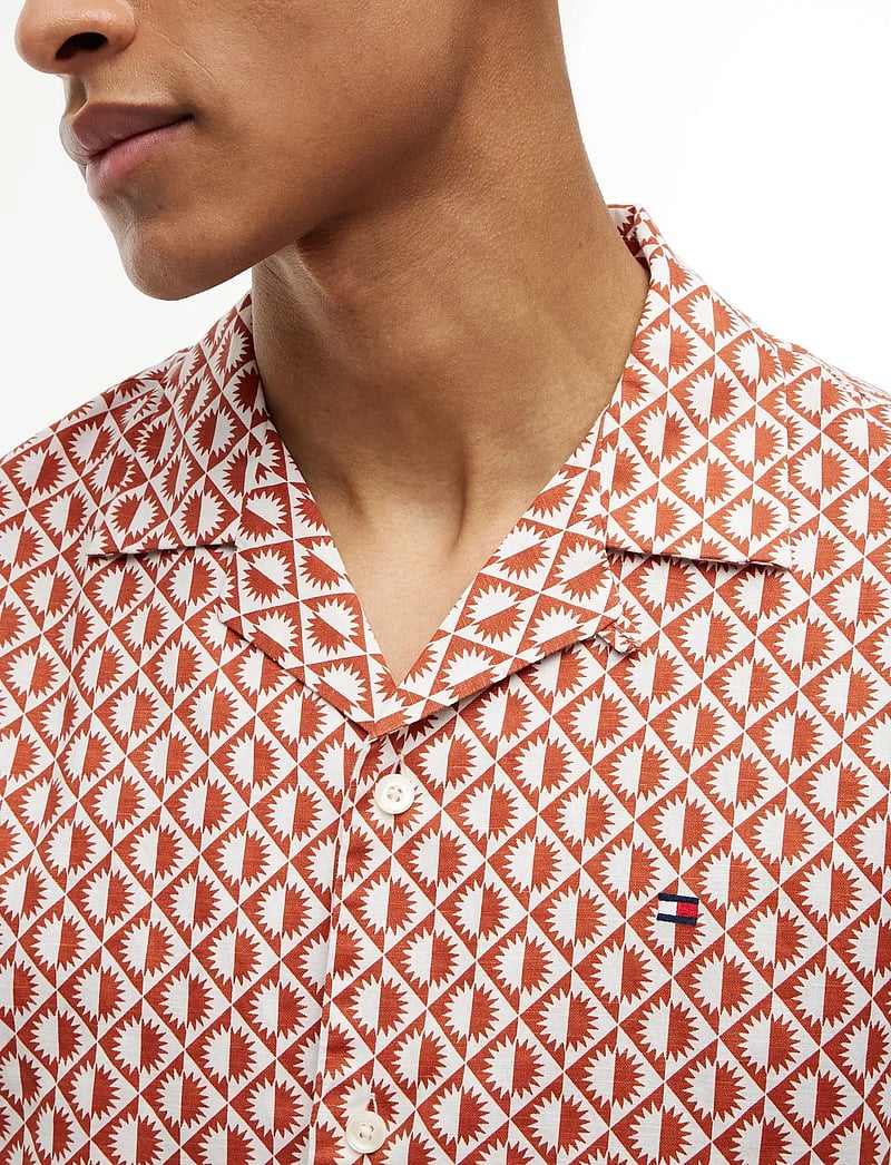 Tommy Hilfiger - LINEN BLEND AOP SS RF SHIRT - kortærmede skjorter - rusty ochre allover - 3