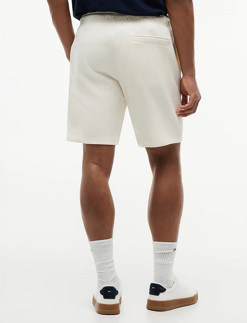 Tommy Hilfiger - RWB BOX FLAG TR SWEATSHORT - sweatshorts - ivory petal - 2
