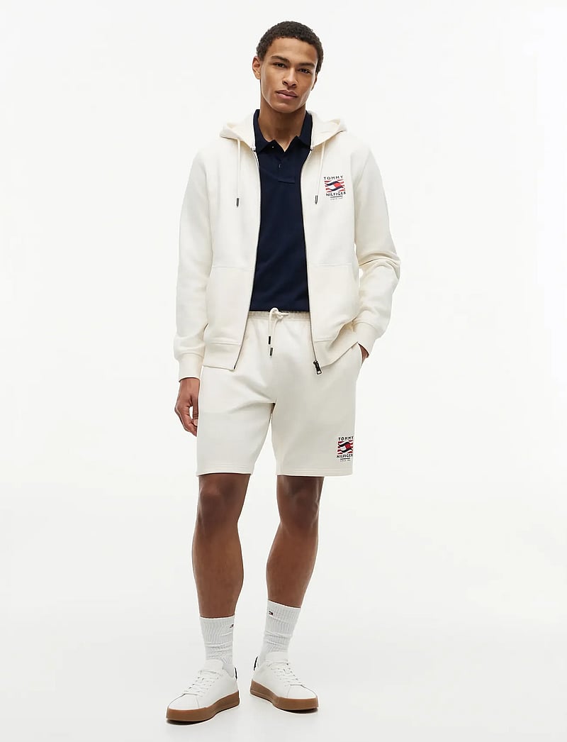 Tommy Hilfiger - RWB BOX FLAG TR SWEATSHORT - sweatshorts - ivory petal - 3