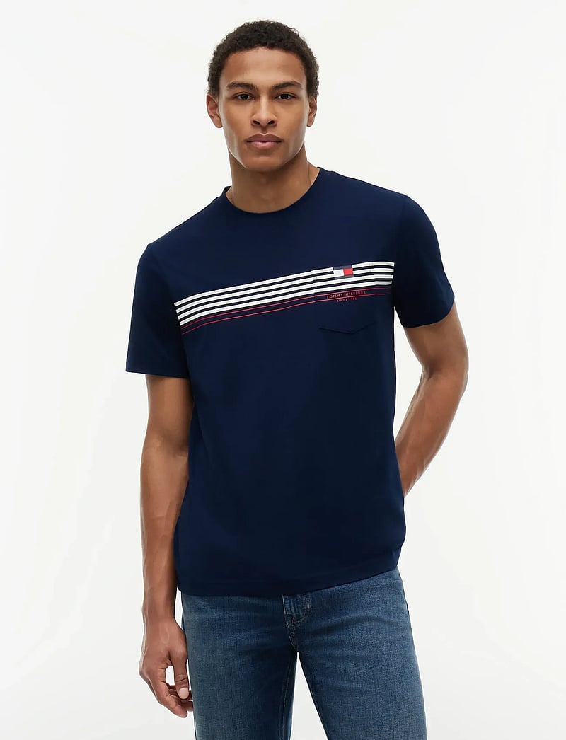 Tommy Hilfiger - RWB PLACED STRIPE REG TEE - short-sleeved t-shirts - carbon navy - 0