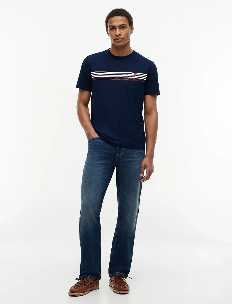 Tommy Hilfiger - RWB PLACED STRIPE REG TEE - short-sleeved t-shirts - carbon navy - 4