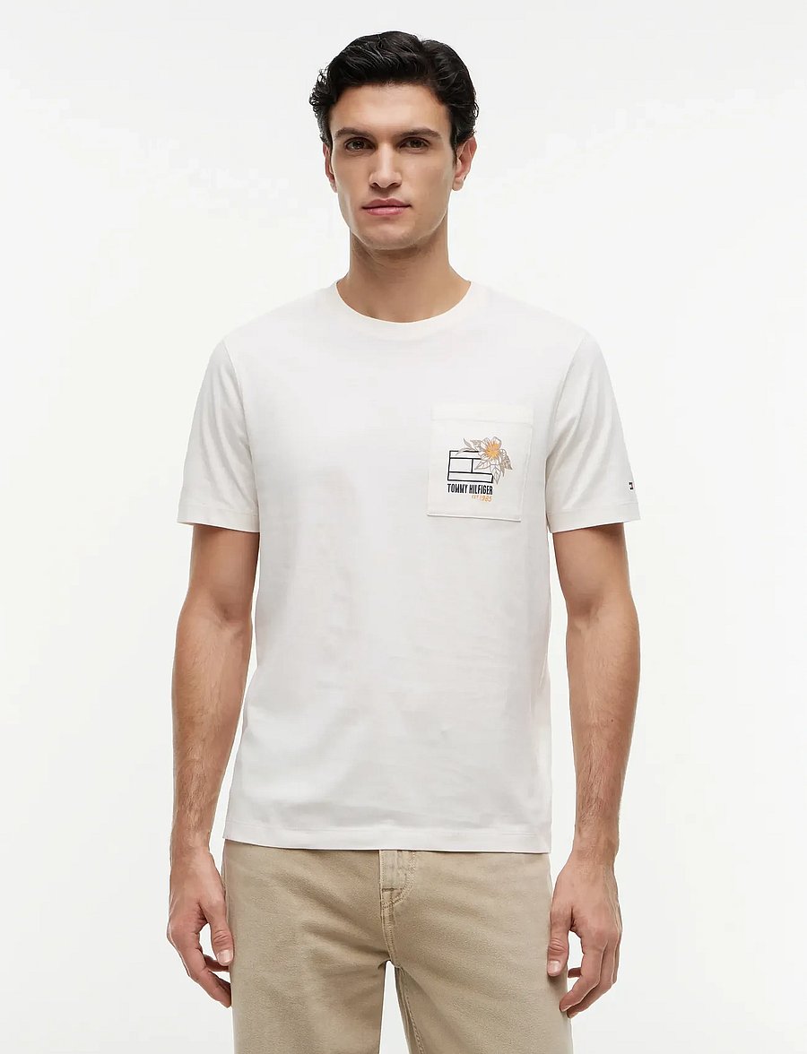 Tommy Hilfiger - SUMMER FLORAL GRAPHIC POCKET TEE - short-sleeved t-shirts - ivory petal - 0
