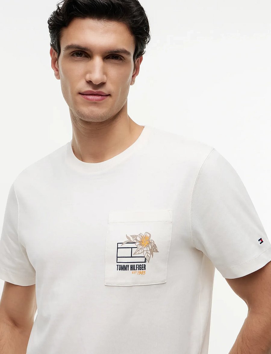 Tommy Hilfiger - SUMMER FLORAL GRAPHIC POCKET TEE - short-sleeved t-shirts - ivory petal - 3
