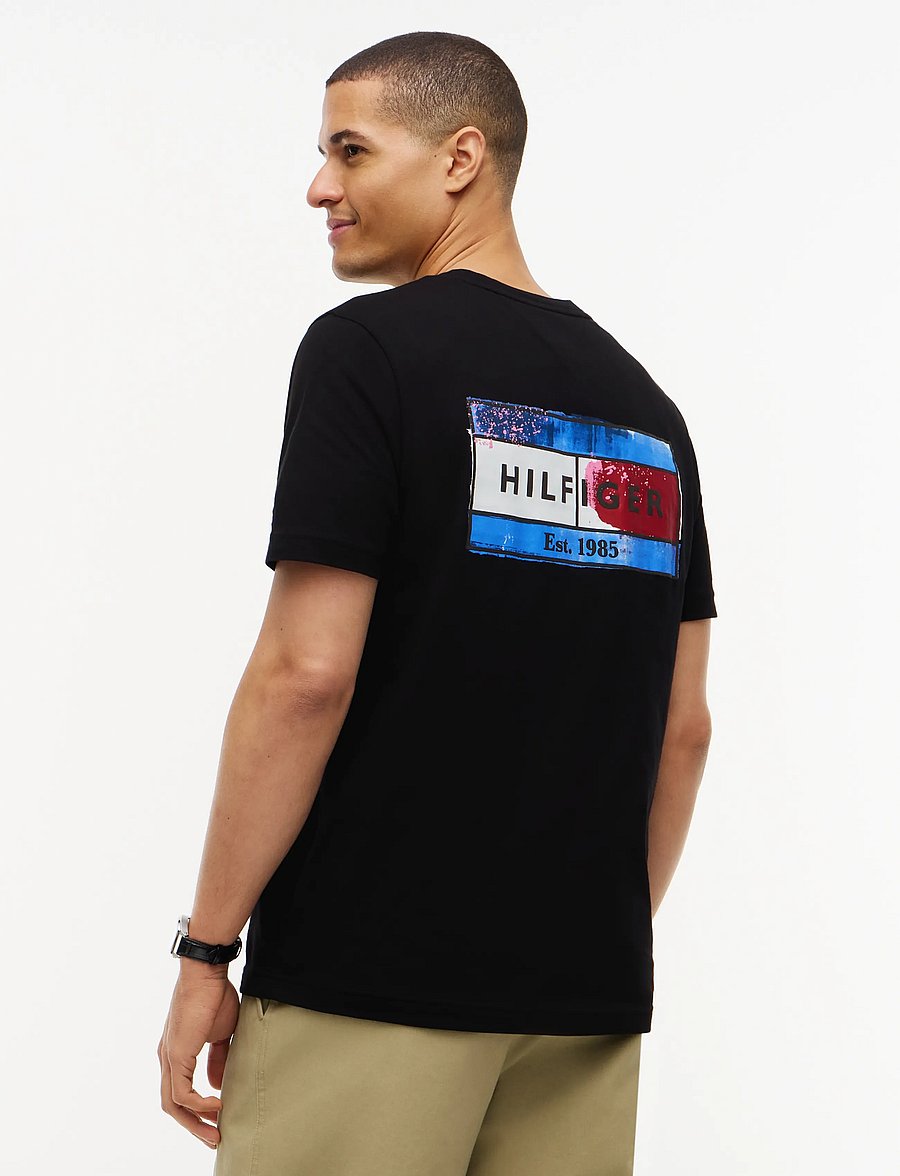 Tommy Hilfiger - BRAND LOVE BACK FLAG GRAPHIC TEE - kortærmede t-shirts - black - 2