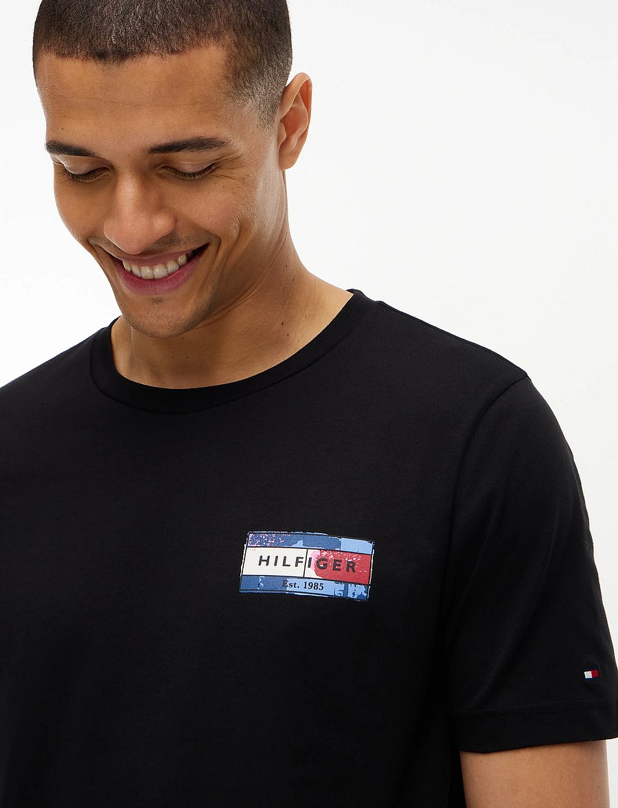 Tommy Hilfiger - BRAND LOVE BACK FLAG GRAPHIC TEE - kortærmede t-shirts - black - 3