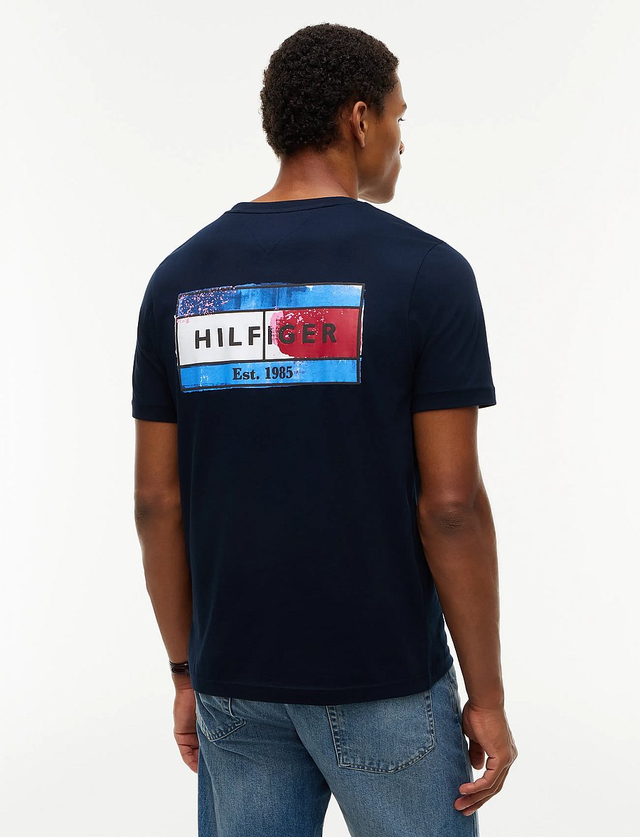 Tommy Hilfiger - BRAND LOVE BACK FLAG GRAPHIC TEE - kurzärmelige t-shirts - navy blue - 2