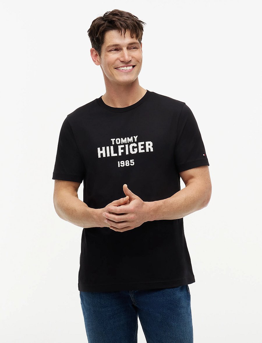 Tommy Hilfiger - BRAND LOVE STACK TEE - lühikeste varrukatega t-särgid - black - 0