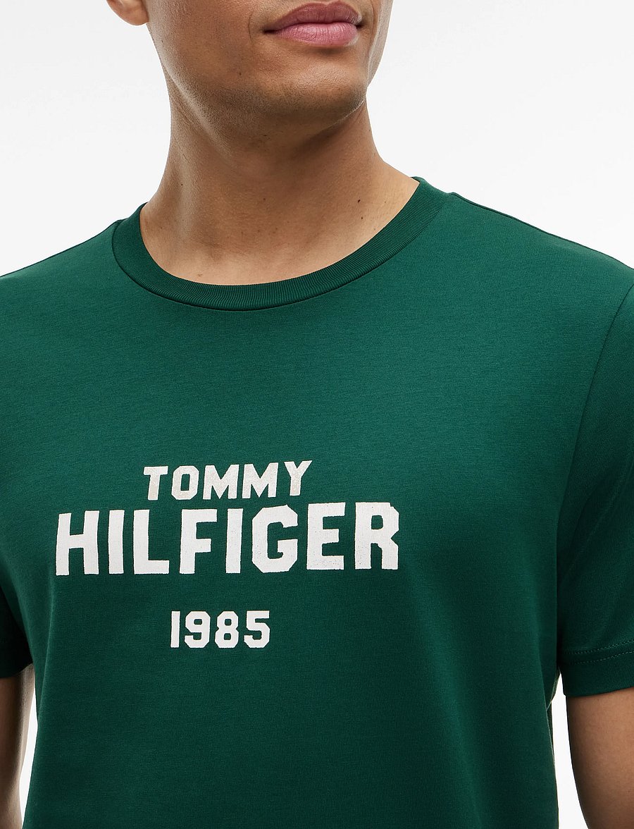 Tommy Hilfiger - BRAND LOVE STACK TEE - lühikeste varrukatega t-särgid - ornamental green - 3