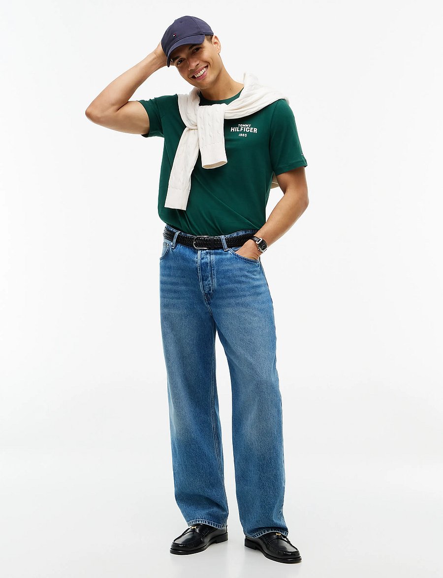 Tommy Hilfiger - HILFIGER 1985 GRAPHIC TEE - kurzärmelige t-shirts - ornamental green - 4