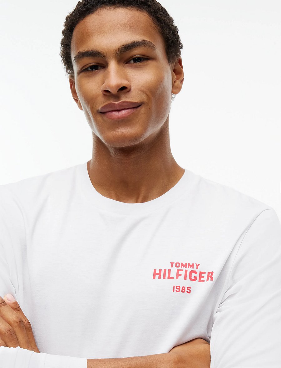 Tommy Hilfiger - HILFIGER 1985 GRAPHIC LS TEE - langærmede t-shirts - white - 3