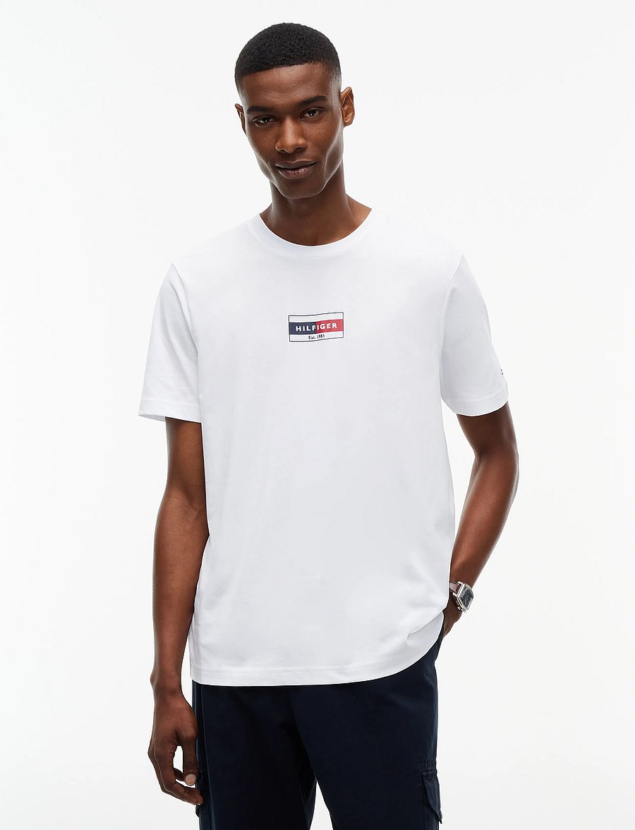 Tommy Hilfiger - BRAND LOVE SMALL FLAG TEE - kurzärmelige t-shirts - white - 0