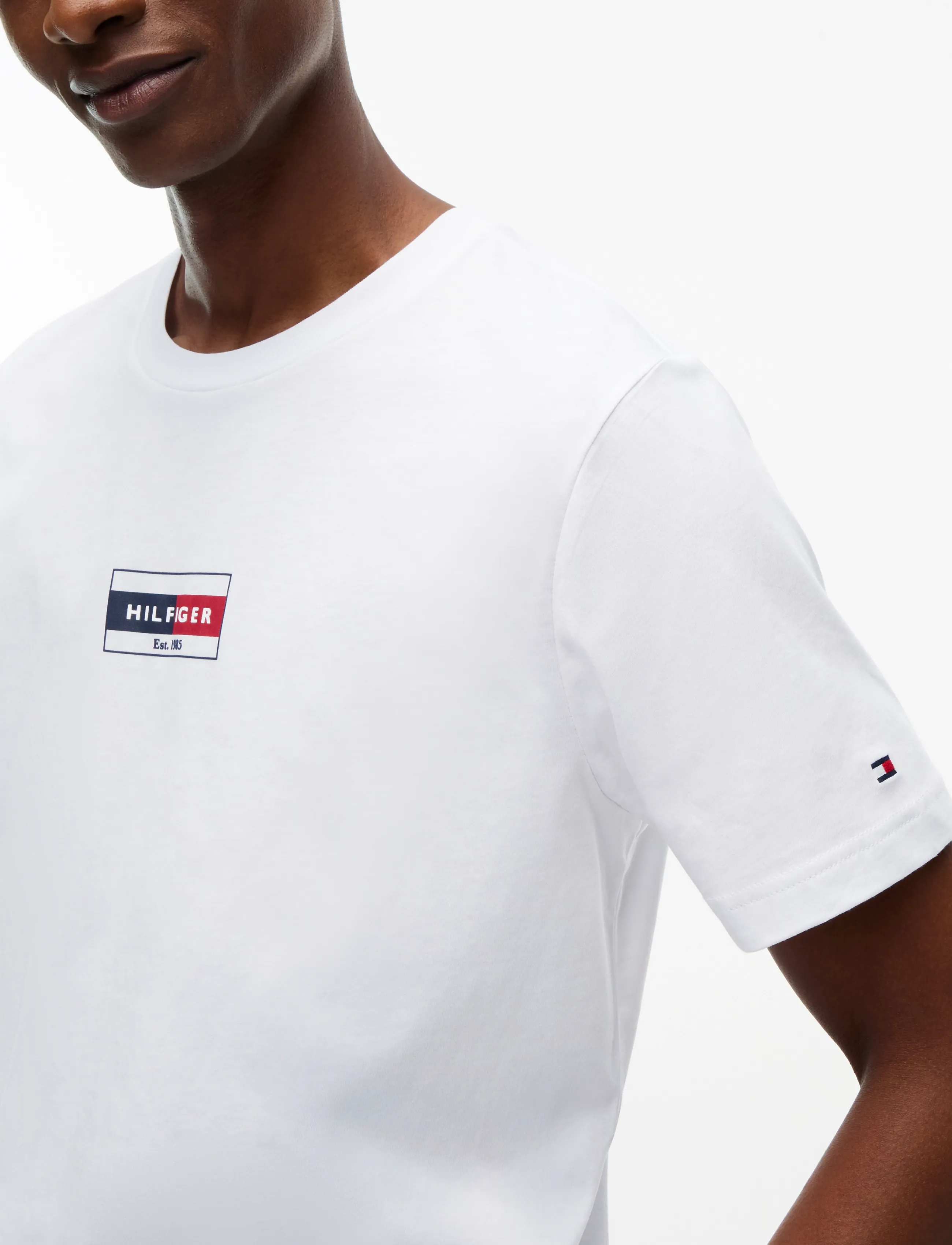 Tommy Hilfiger - BRAND LOVE SMALL FLAG TEE - kurzärmelige t-shirts - white - 3