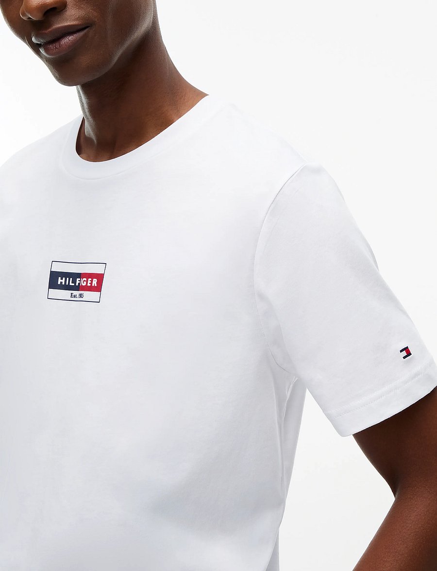 Tommy Hilfiger - BRAND LOVE SMALL FLAG TEE - kurzärmelige t-shirts - white - 3