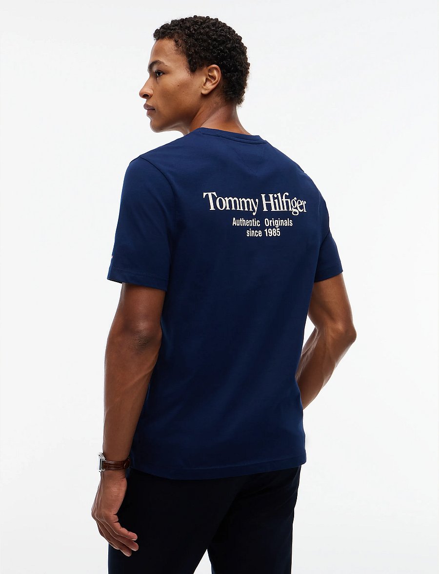 Tommy Hilfiger - BACK TEXT SEASONAL GRAPHIC TEE - kurzärmelige t-shirts - carbon navy - 2