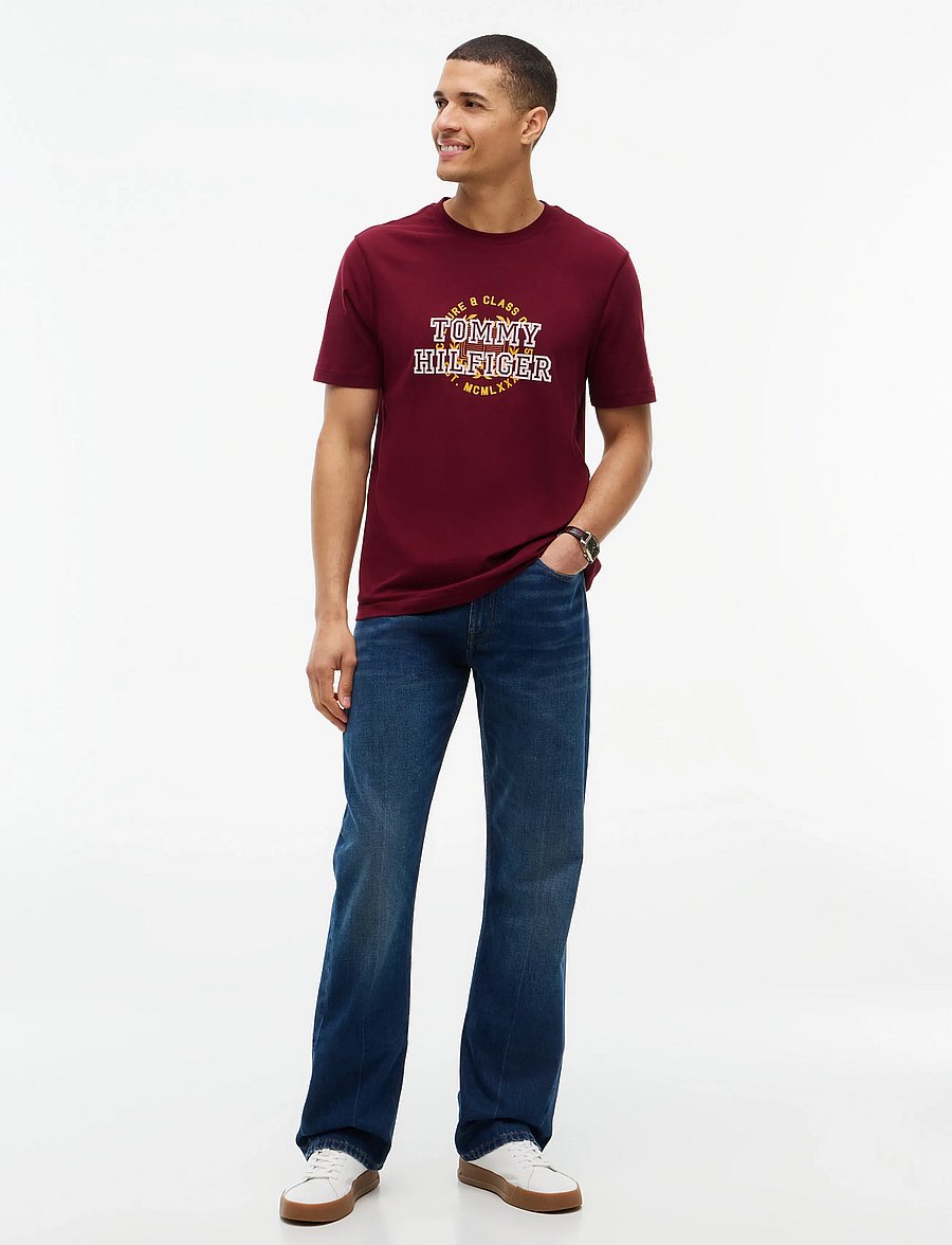 Tommy Hilfiger - GRAPHIC VARSITY ROUNDEL TEE - short-sleeved t-shirts - burgundy - 4
