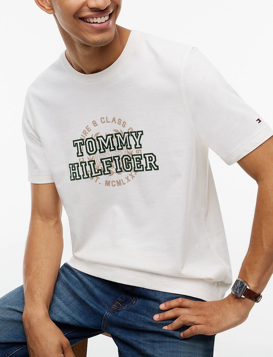 Tommy Hilfiger - GRAPHIC VARSITY ROUNDEL TEE - kurzärmelige t-shirts - ivory petal - 4