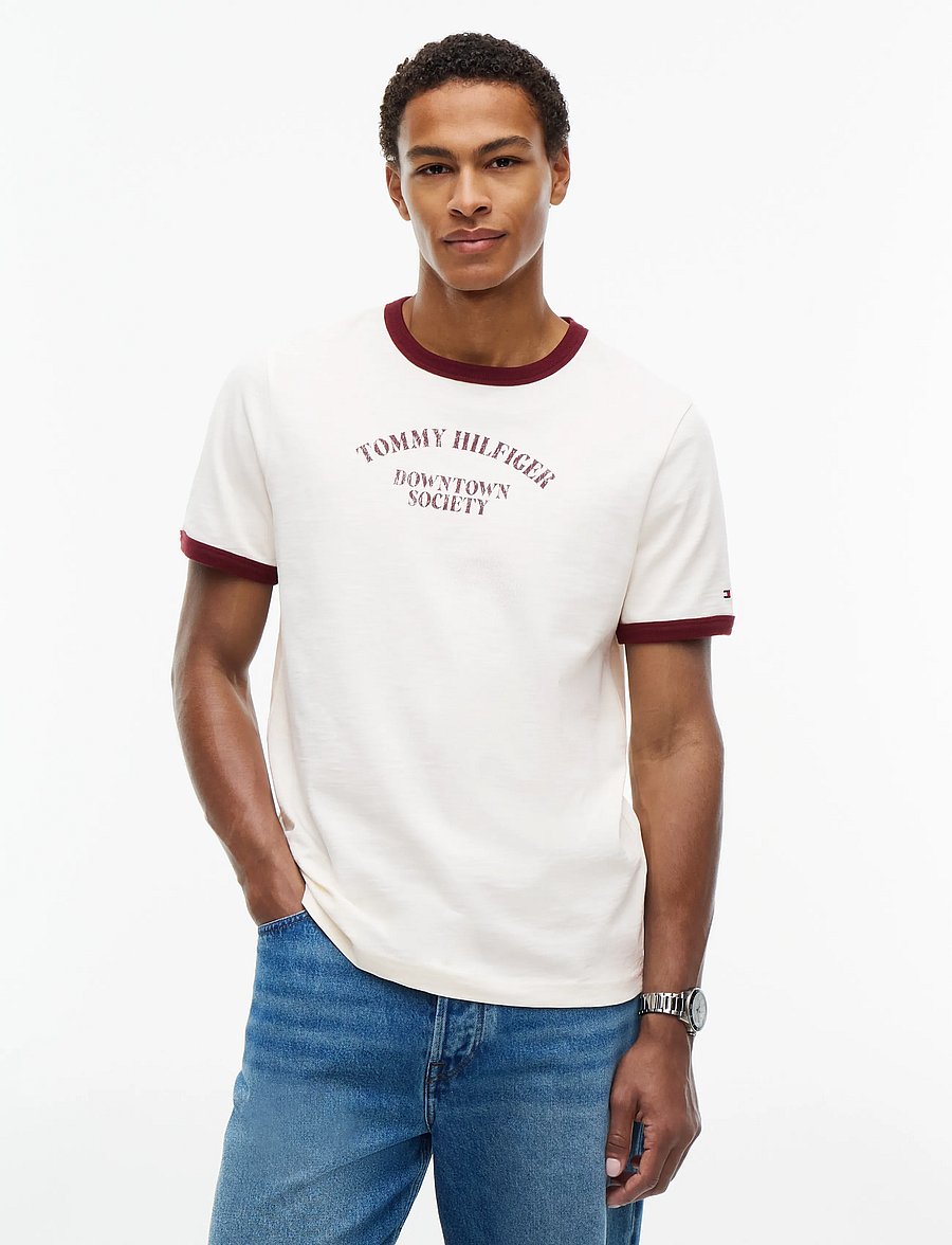 Tommy Hilfiger - GRAPHIC VARSITY RINGER TEE - kortærmede t-shirts - ivory petal - 0
