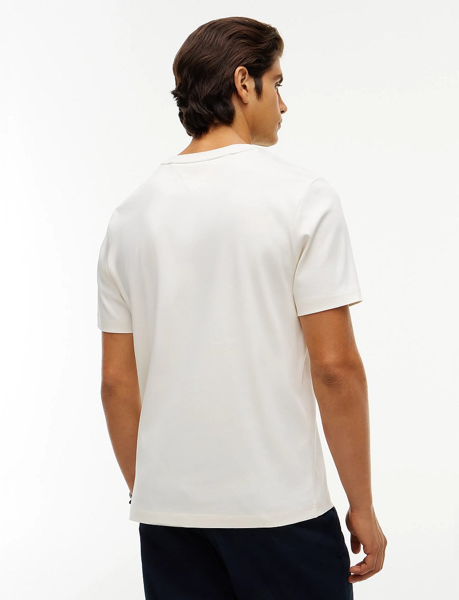 Tommy Hilfiger - INTERLOCK EMBOSSED T-SHIRT - kurzärmelige t-shirts - ivory petal - 2