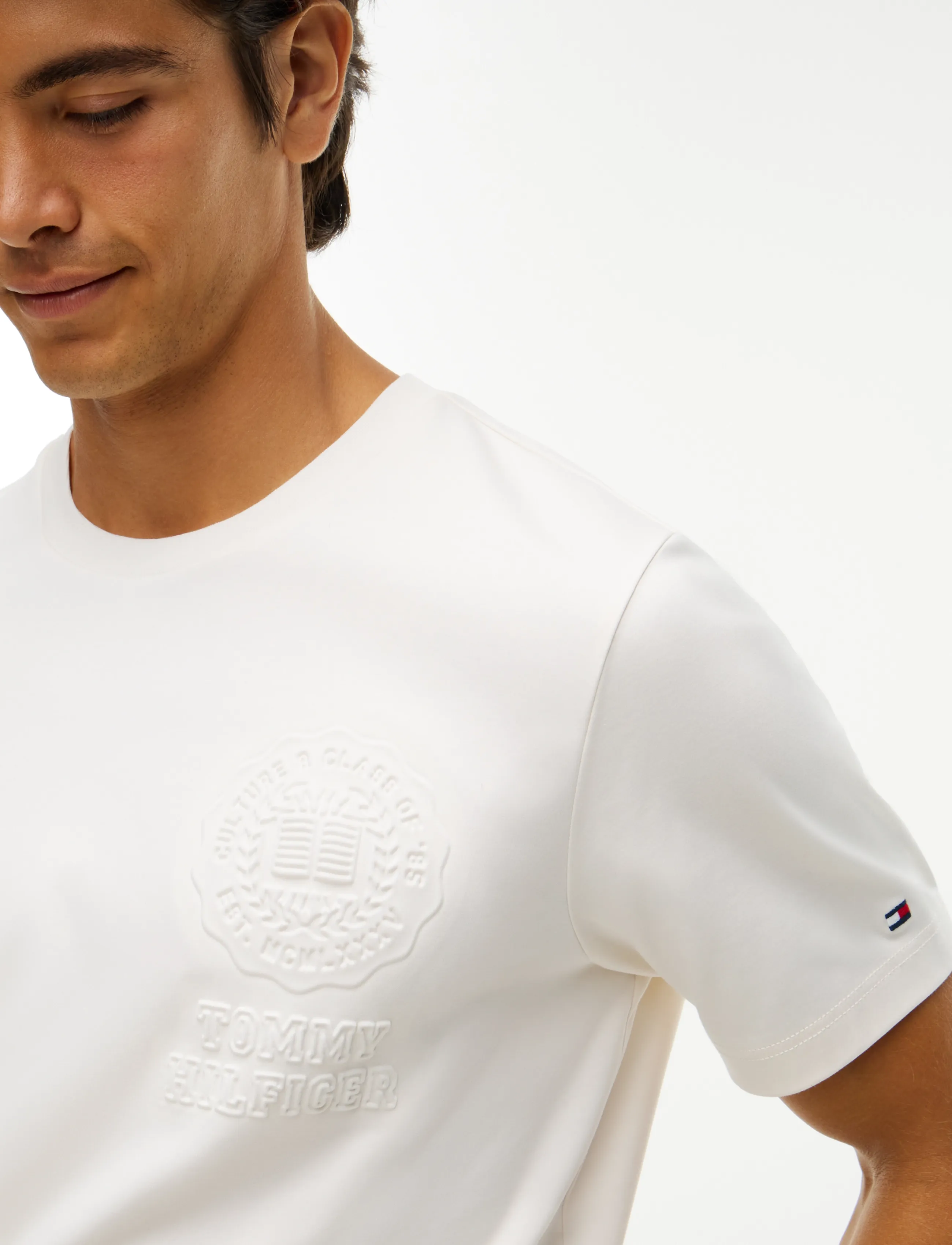 Tommy Hilfiger - INTERLOCK EMBOSSED T-SHIRT - kortærmede t-shirts - ivory petal - 3
