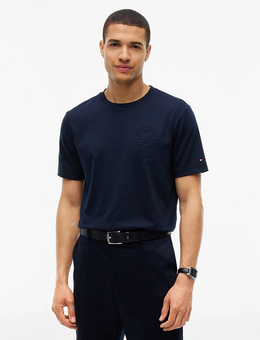 Tommy Hilfiger - INTERLOCK EMBOSSED T-SHIRT - kurzärmelige t-shirts - navy blue - 0