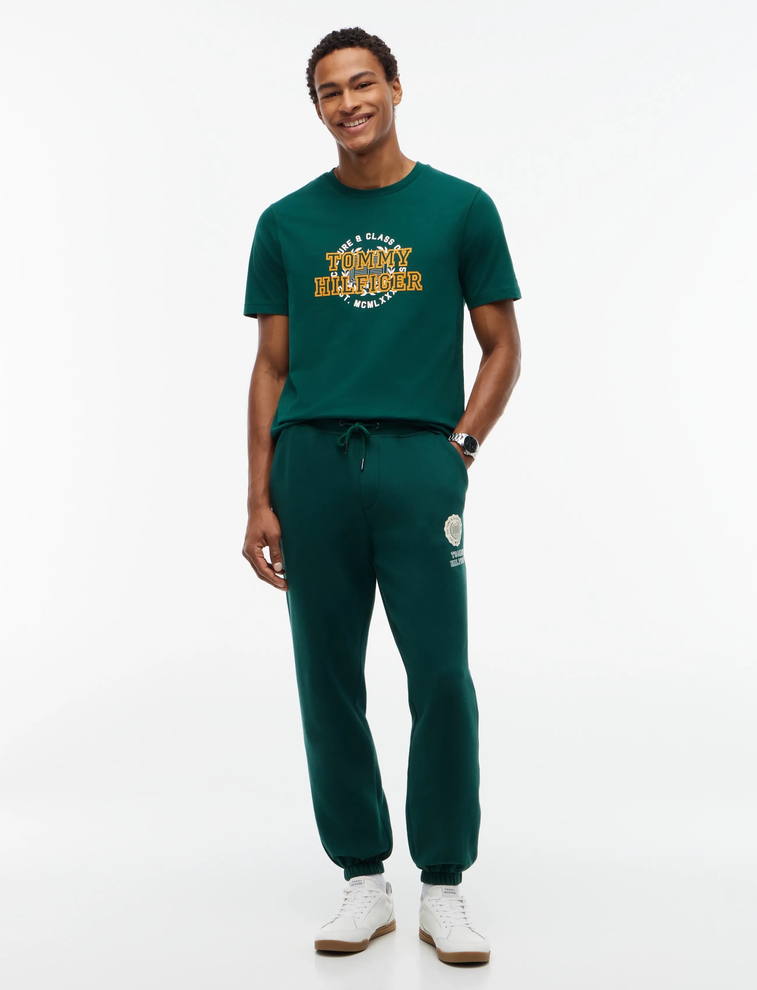 Tommy Hilfiger - GRAPHIC VARSITY ROUNDEL PANT - osta olukorra järgi - ornamental green - 3