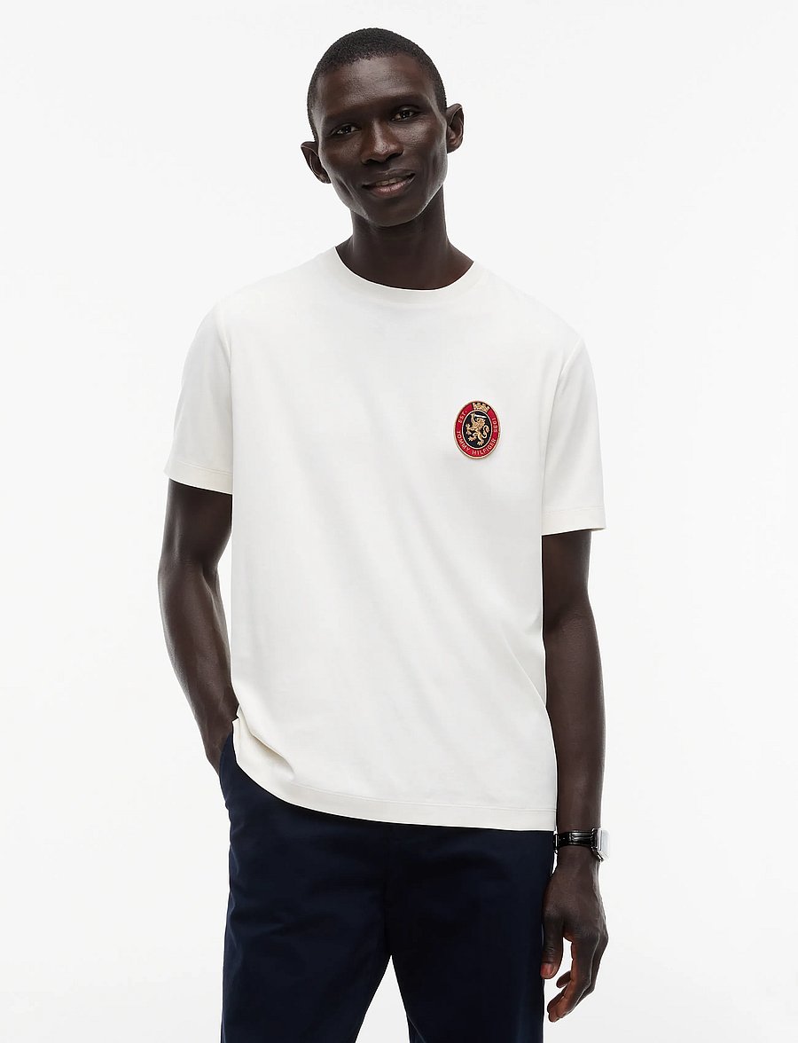 Tommy Hilfiger - LIGHT INTERLOCK POCKET CREST TEE - kurzärmelige t-shirts - ivory petal - 0